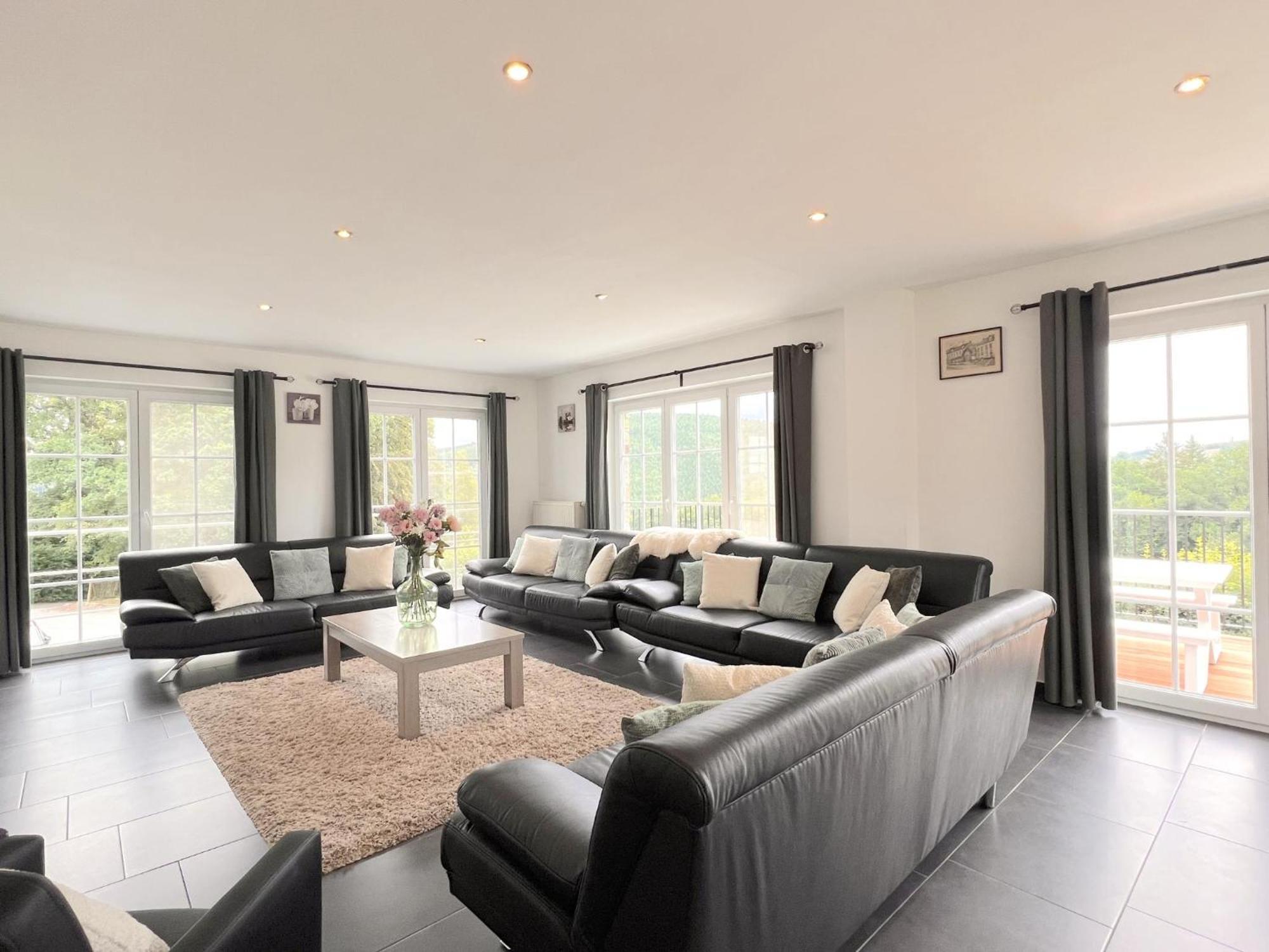 Sur Les Thiers Villa Lierneux ภายนอก รูปภาพ